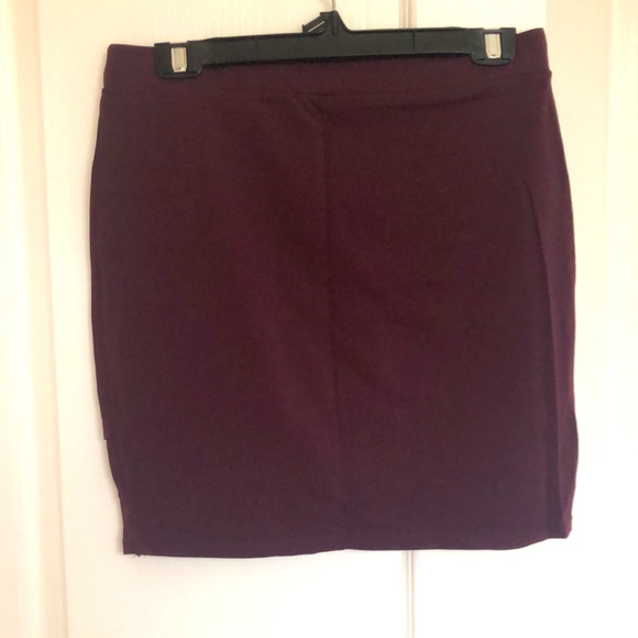 Aritzia Talula deep purple stretchy, snug, mini skirt - Picture 3 of 4